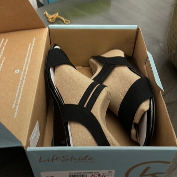 LifeStride Yolo Wedge Sandal - Picture 2 of 10